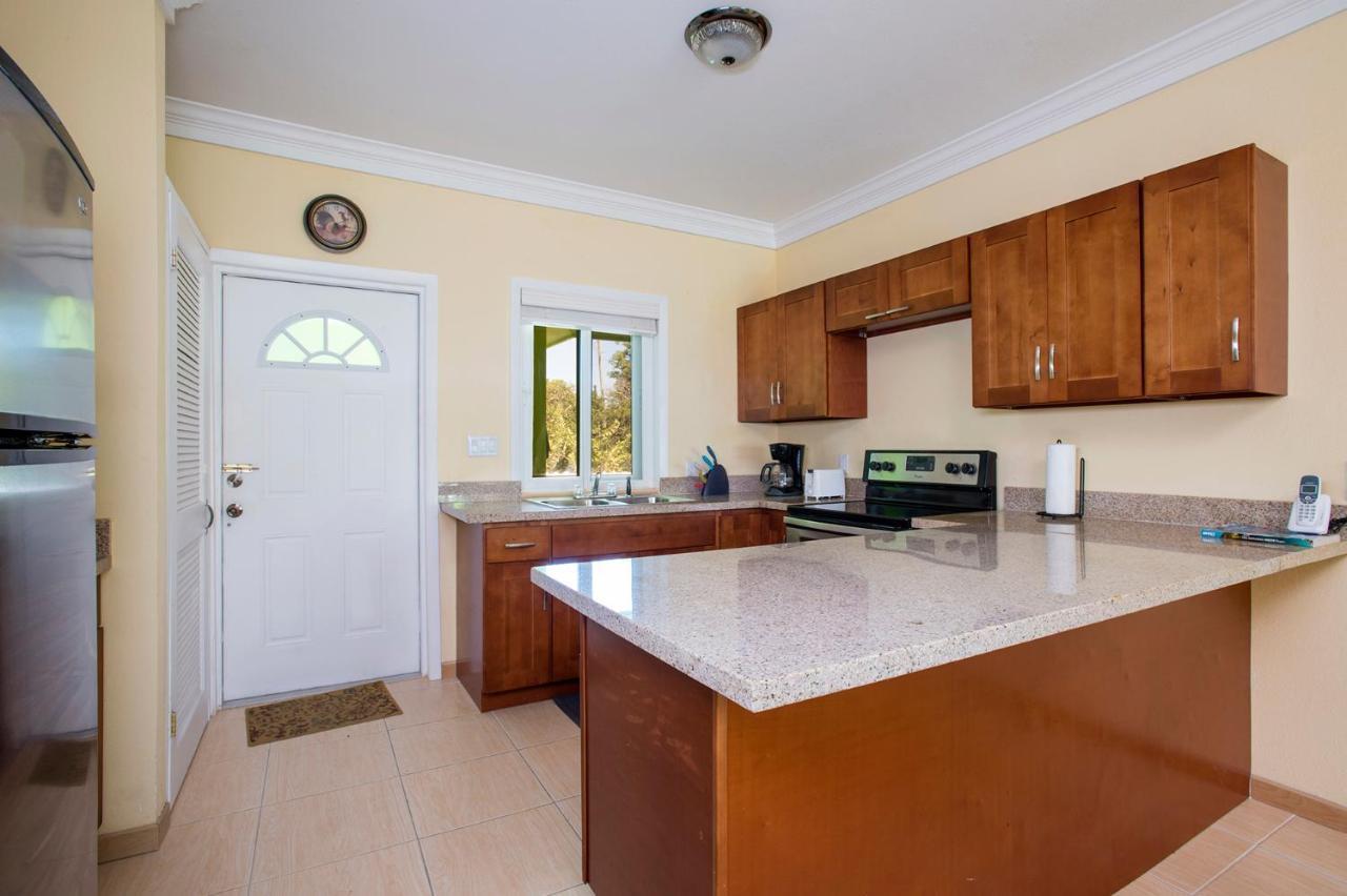 Sir Charles Guest House Palmetto Point Екстер'єр фото